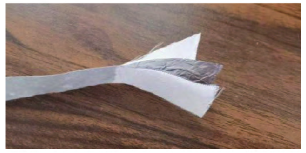 圖1 鋁箔玻纖復合織物剝離強力測試樣